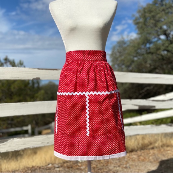 Vintage | Cottagecore Calico Rick Rack Apron - Picture 5 of 15